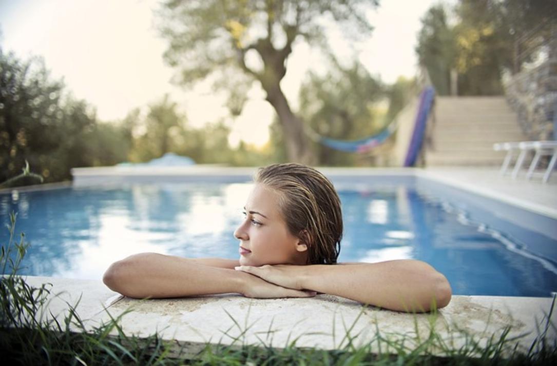 How to Reduce Chlorine in Swimming Pool